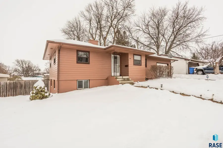 808 S Thompson Ave, Sioux Falls, SD 57103 - #2