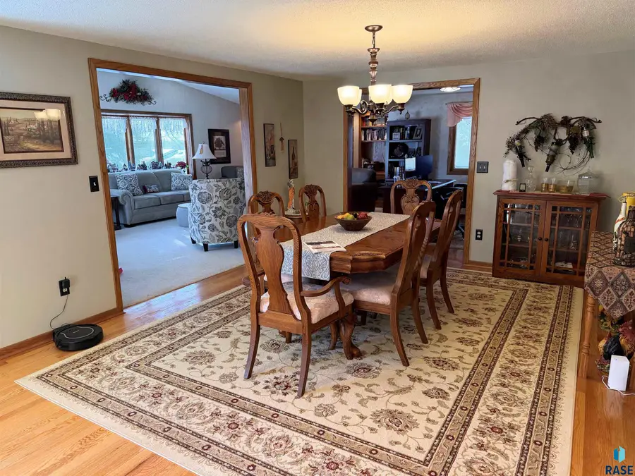 205 E 34th St, Sioux Falls, SD 57105 - #2