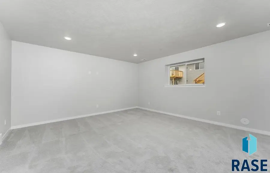 608 N Union Ave, Sioux Falls, SD 57110 - #2