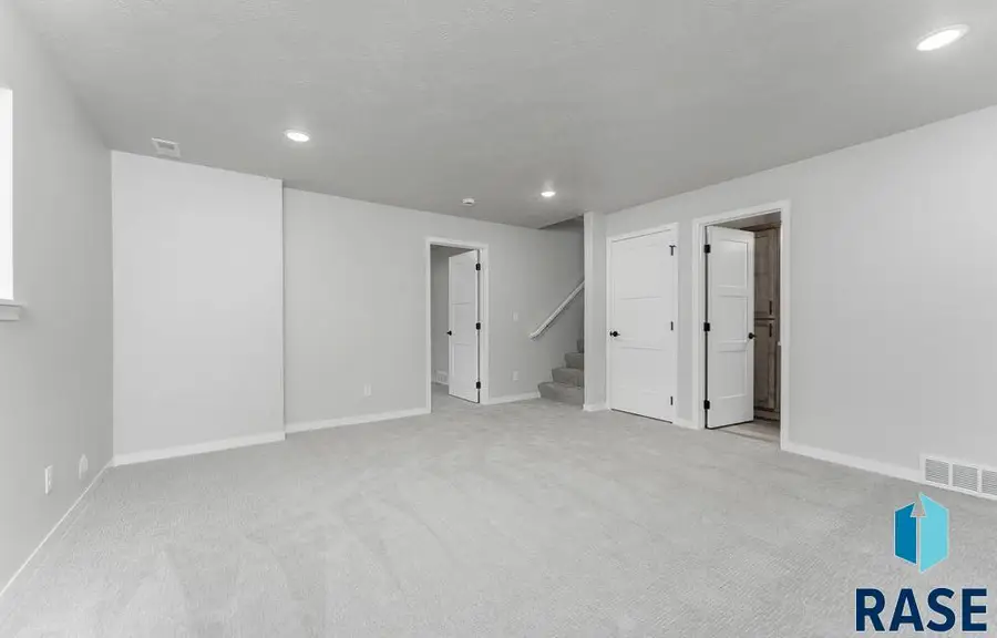 608 N Union Ave, Sioux Falls, SD 57110 - #3