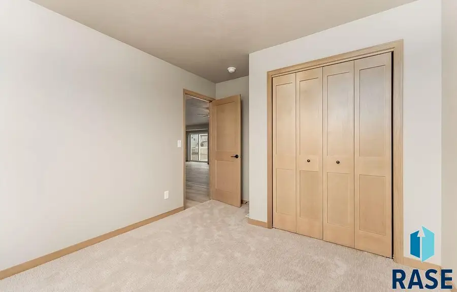 5412 E Brennan Dr, Sioux Falls, SD 57110 - #3