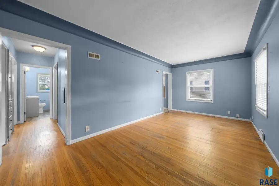 900 S 4th Ave, Sioux Falls, SD 57104 - #2