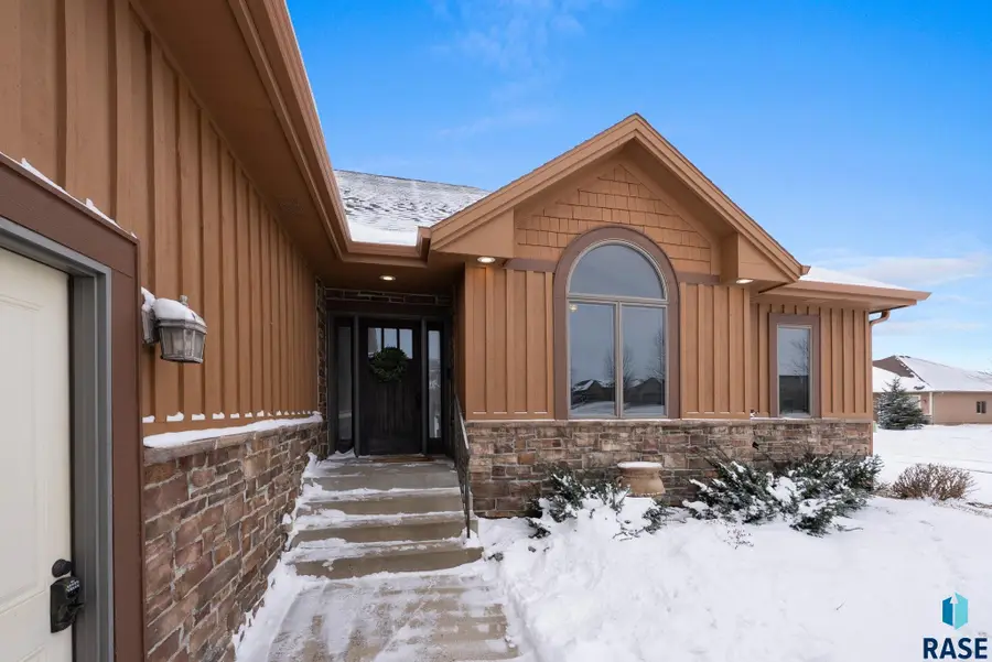 3029 W 90th St, Sioux Falls, SD 57108 - #3