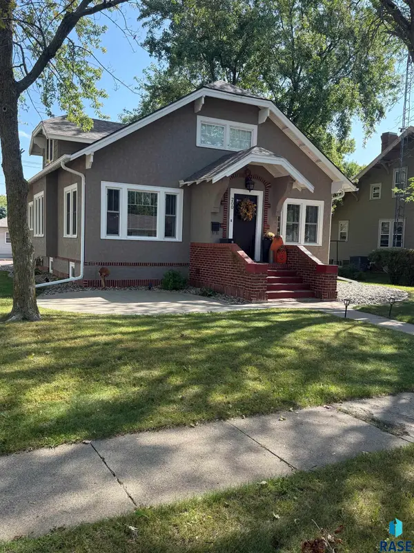 200 S 3rd St, Beresford, SD 57004