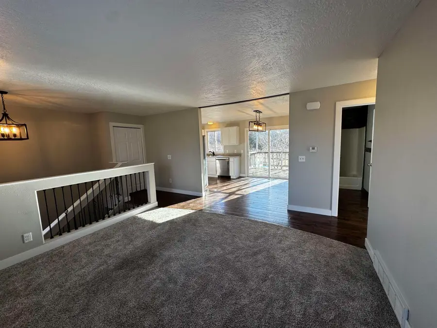 1001 N Homestead Cir, Sioux Falls, SD 57103 - #3