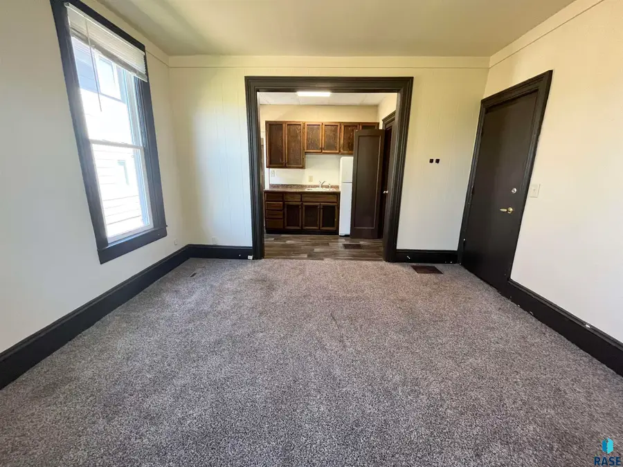 614 S 2nd Ave, Sioux Falls, SD 57104 - #3