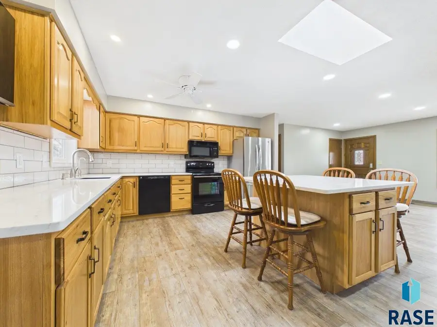 1601 E Sylvan Cir, Brandon, SD 57005 - #3