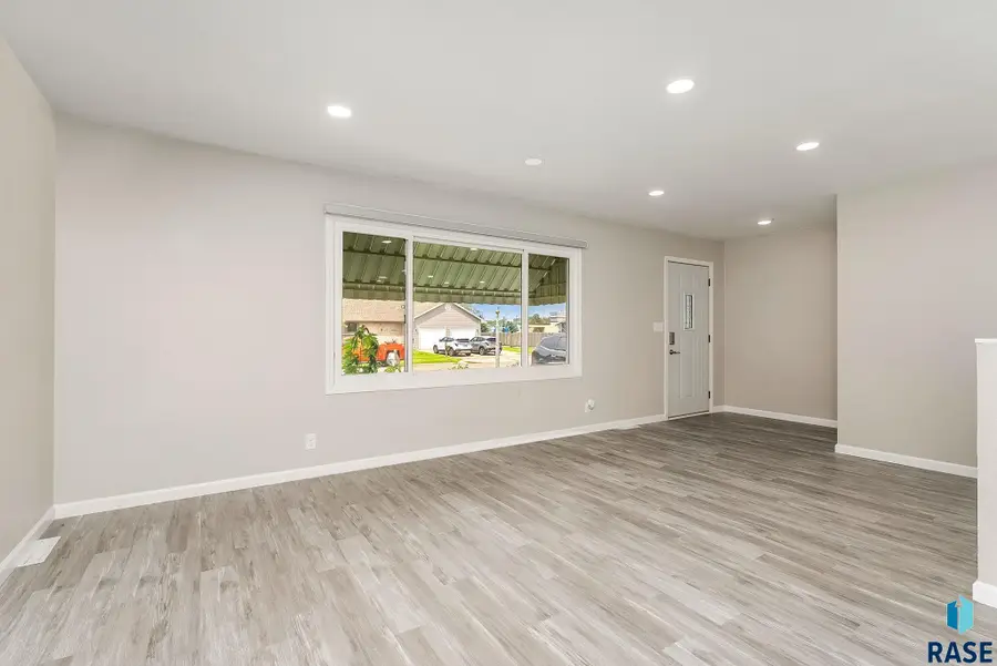 3504 S Glendale Ave, Sioux Falls, SD 57106 - #2