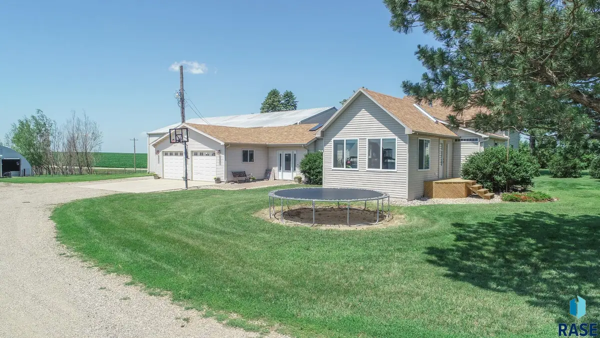 270 31st St, Hills, MN 56138 - #1