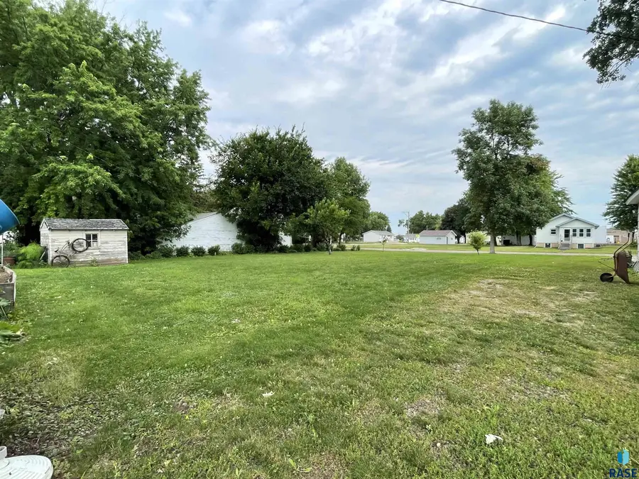 303 E Elm St, Harrisburg, SD 57032 - #2
