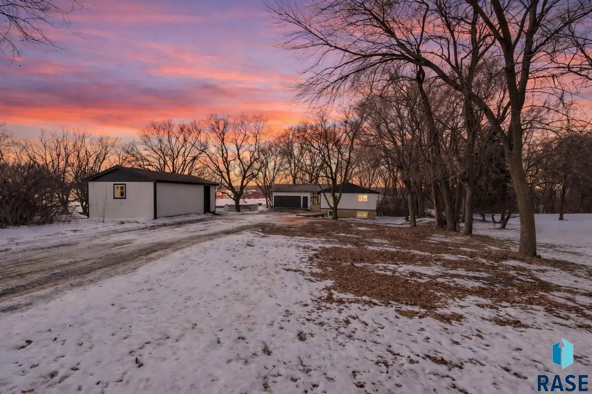 1121 S Splitrock Blvd, Brandon, SD 57005 - #1