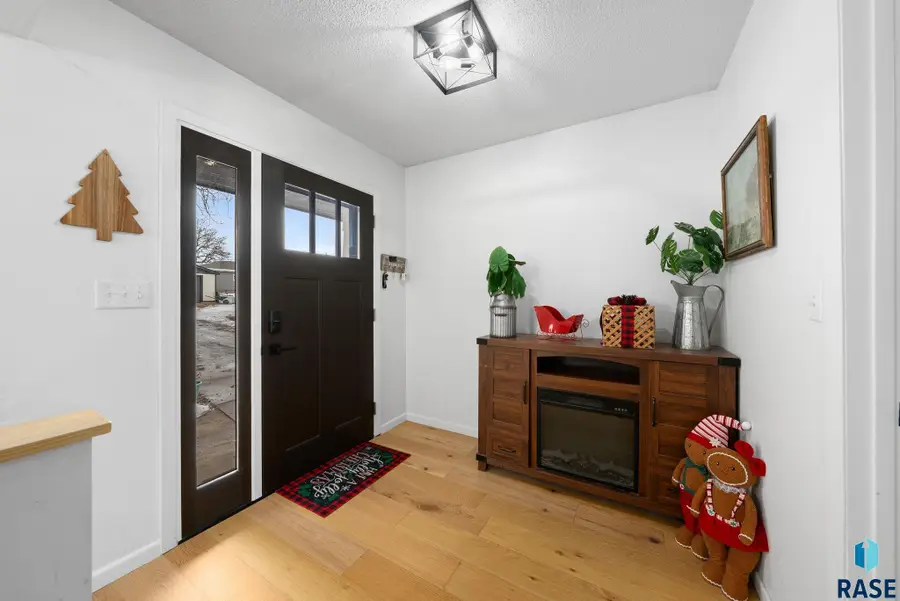 1121 S Splitrock Blvd, Brandon, SD 57005 - #2