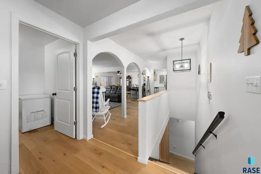 1121 S Splitrock Blvd, Brandon, SD 57005 - #3