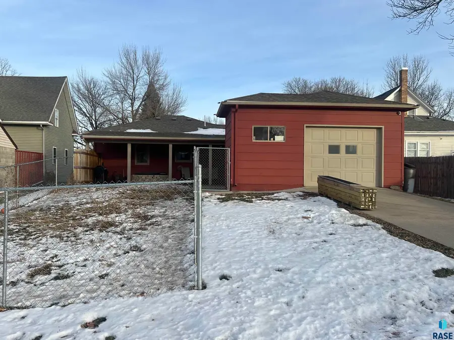 617 W Lincoln St, Luverne, MN 56156 - #2