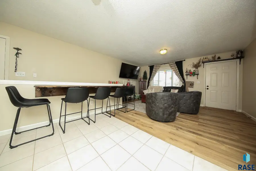 805 S Blaine St, Lennox, SD 57039 - #2