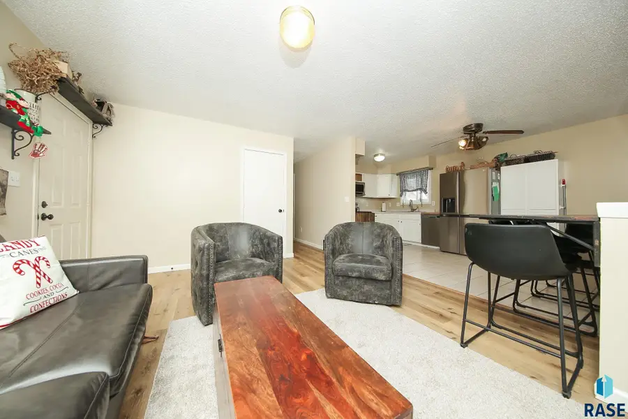 805 S Blaine St, Lennox, SD 57039 - #3