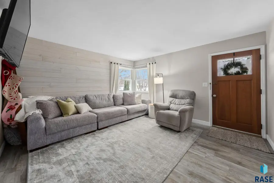 1005 S Tabbert Cir, Sioux Falls, SD 57103 - #3