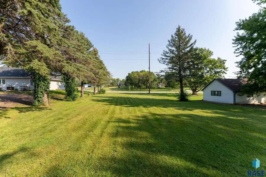 E Boynton Ave, Lennox, SD 57039 - #2