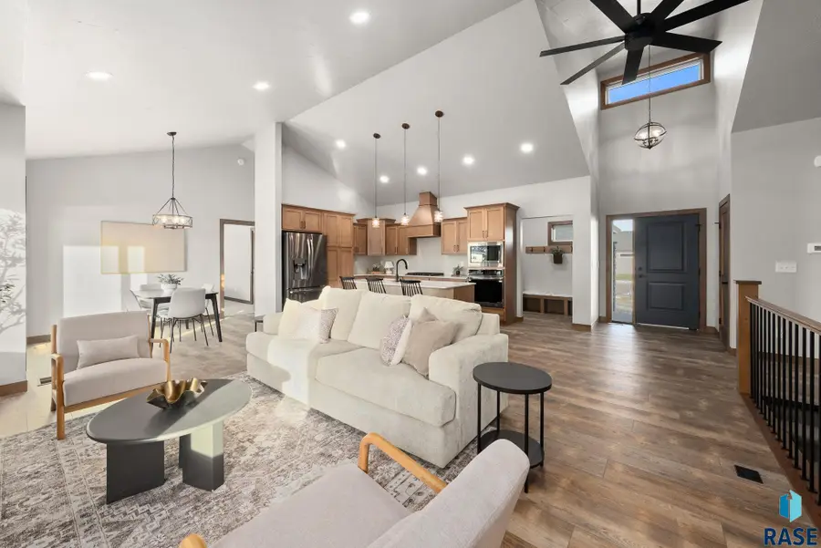 2305 S Red Oak Ave, Sioux Falls, SD 57110 - #2