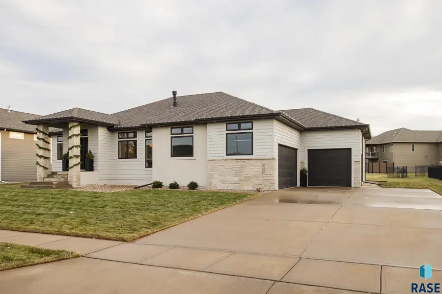 9005 W Dragonfly Dr, Sioux Falls, SD 57107 - #2