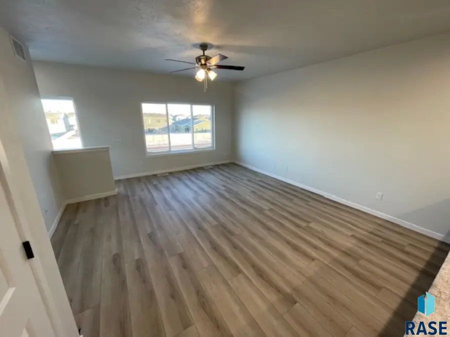 9526 W Tunis Dr, Sioux Falls, SD 57106 - #2