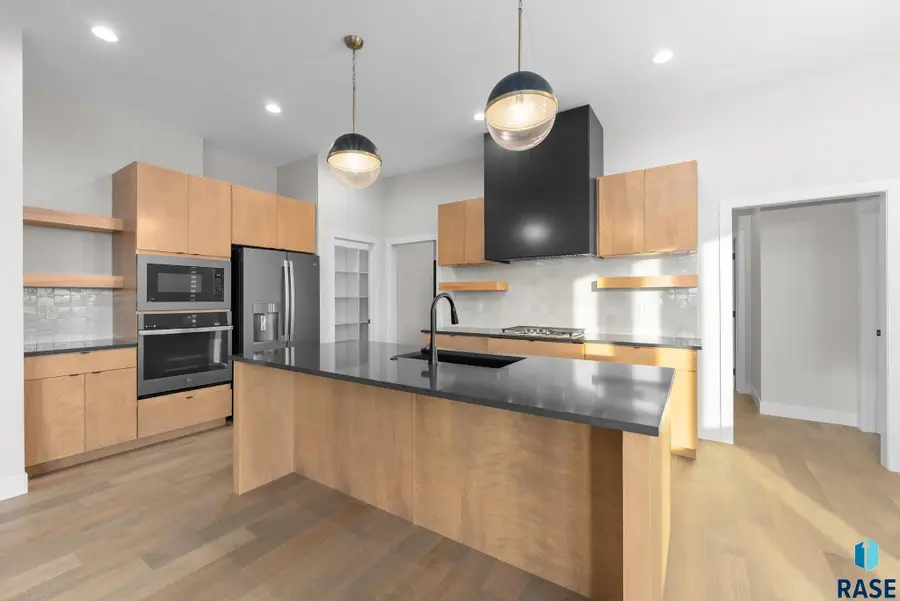 8316 E Wicker Ct, Sioux Falls, SD 57110 - #2