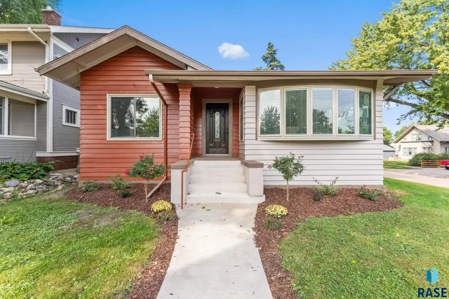 1101 S 2nd Ave, Sioux Falls, SD 57105 - #2