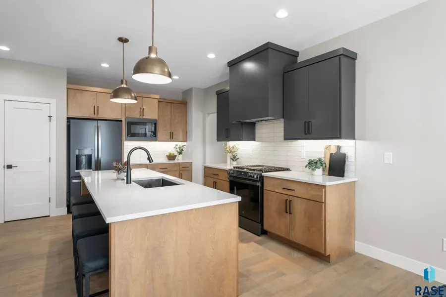 8312 E Wicker Ct, Sioux Falls, SD 57110 - #3