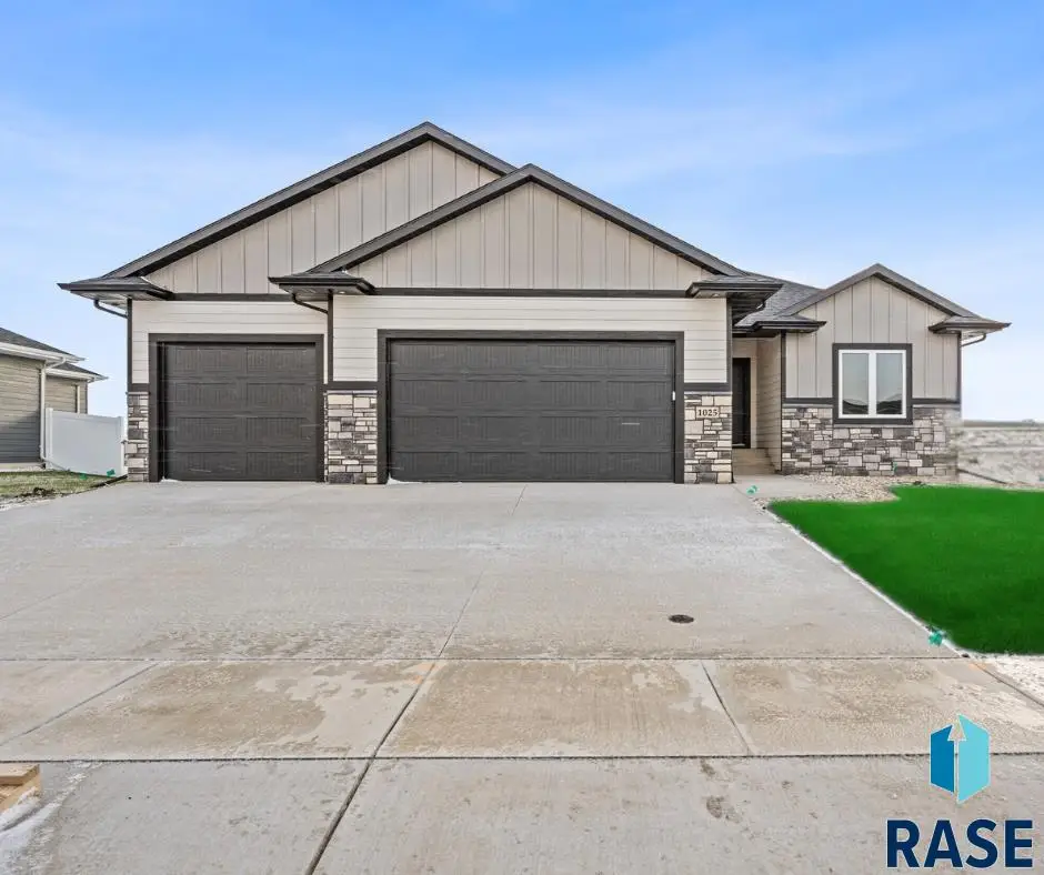 1025 E Madison St, Tea, SD 57064 - #1