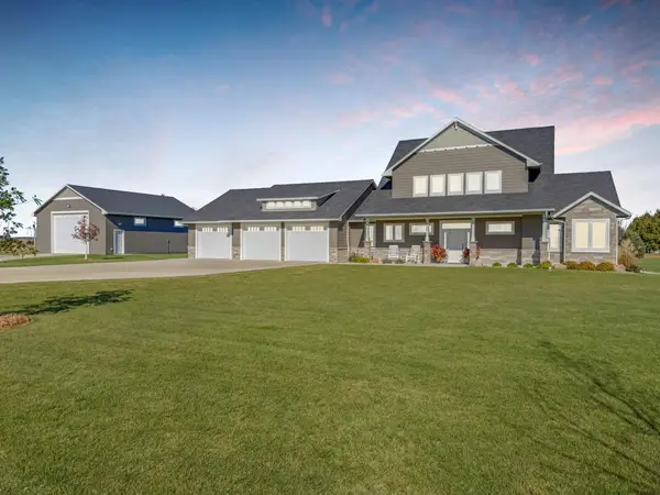 27204 Cedar Ridge Ct, Harrisburg, SD 57032