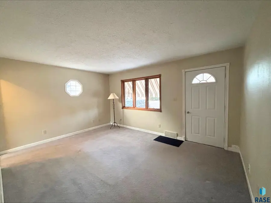 1900 S 7th Ave, Sioux Falls, SD 57105 - #2