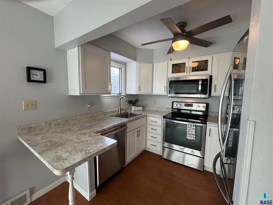 1900 S 7th Ave, Sioux Falls, SD 57105 - #3