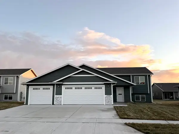 1009 Birch St, Harrisburg, SD 57032