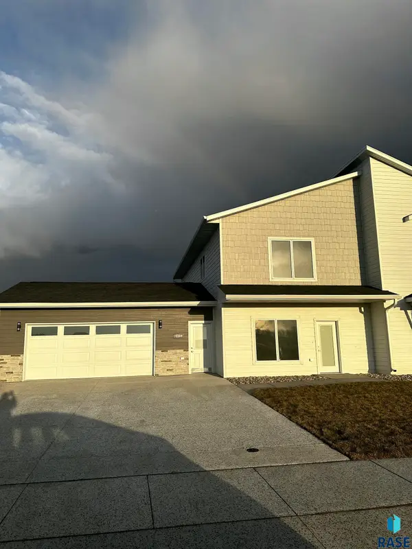 216 Ivy Ln, Crooks, SD 57020