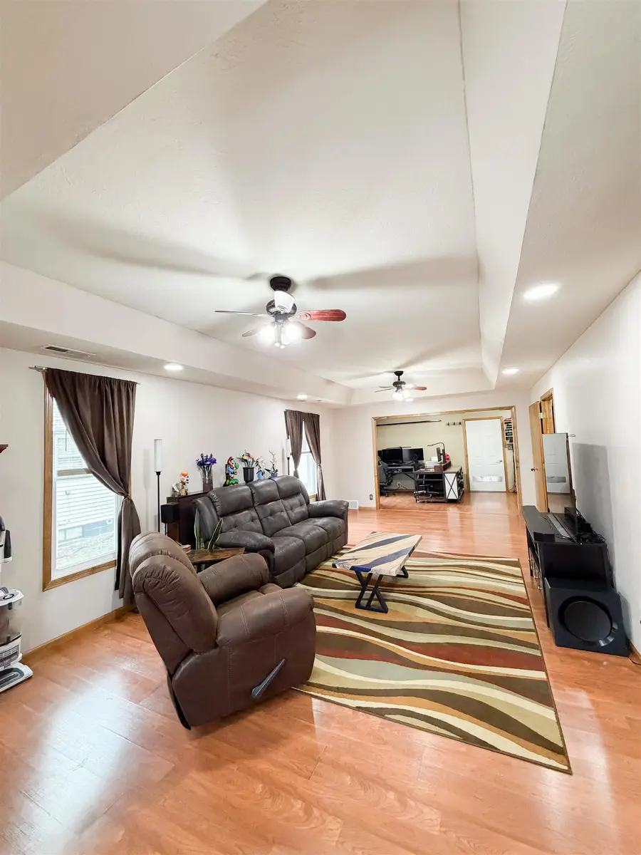 305 S Park St, Inwood, IA 51240 - #2