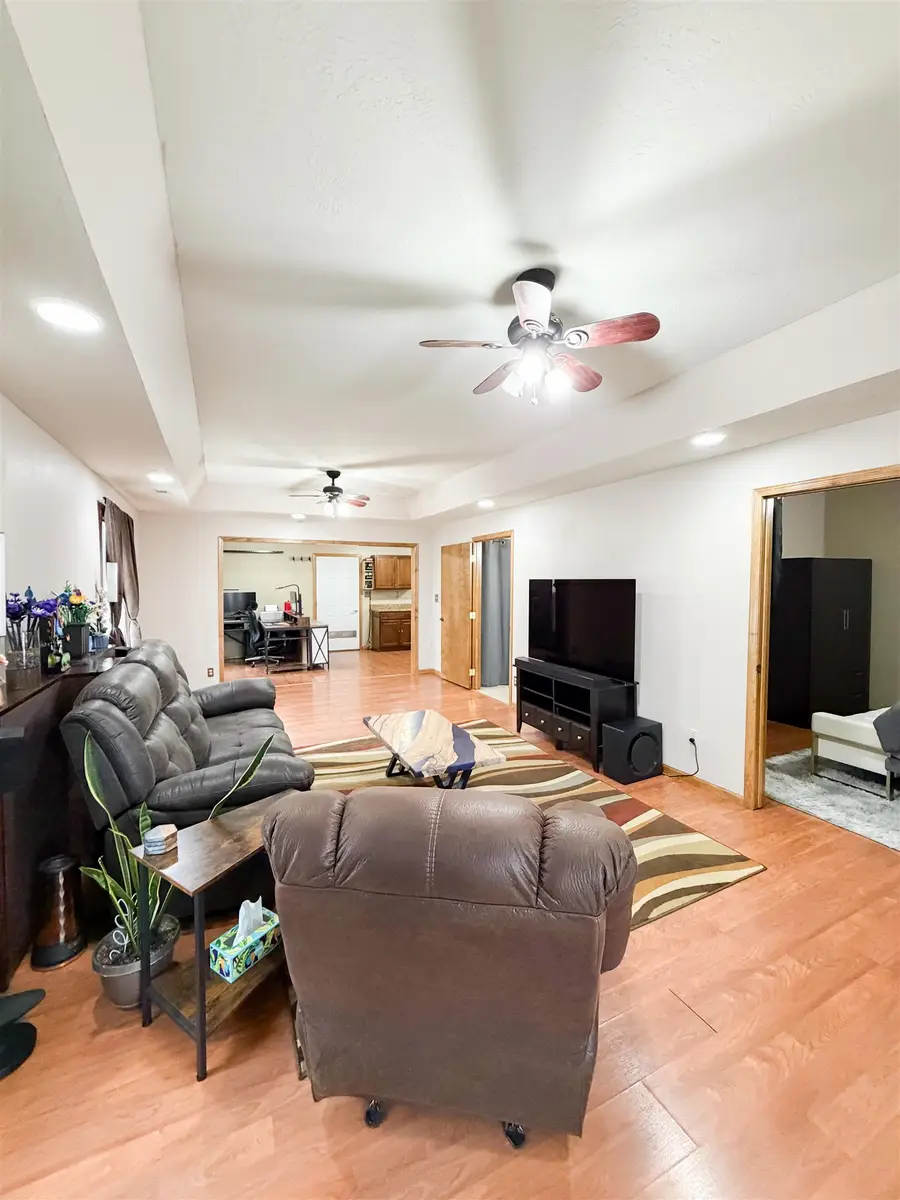 305 S Park St, Inwood, IA 51240 - #3