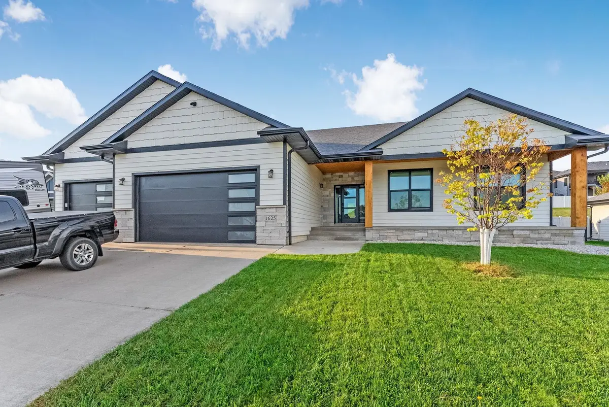 1625 W Burton Dr, Brandon, SD 57005 - #1