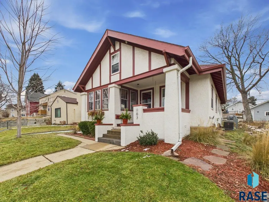 607 S Menlo Ave, Sioux Falls, SD 57104 - #3