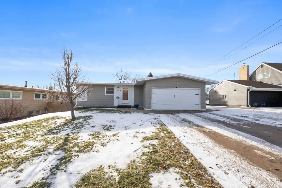 1209 E 33rd St, Sioux Falls, SD 57105 - #2