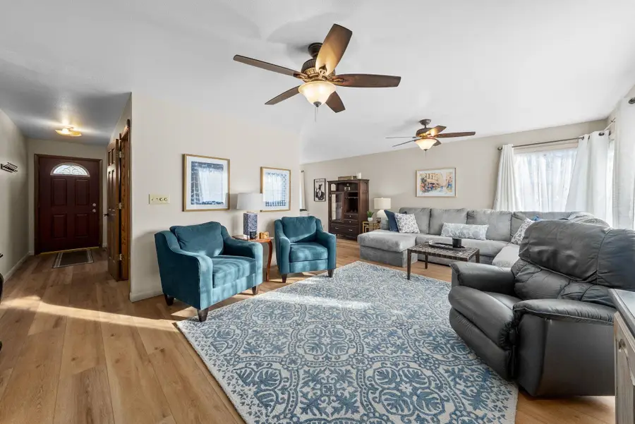 1209 E 33rd St, Sioux Falls, SD 57105 - #3