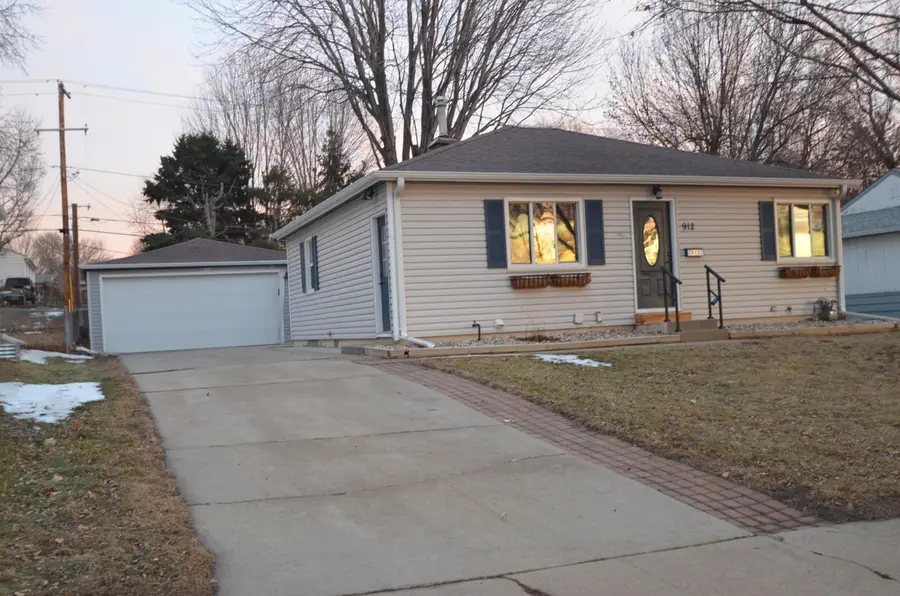 912 S Cloudas Ave, Sioux Falls, SD 57103 - #2