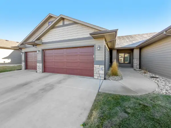 1921 S Sonoma Pl, Sioux Falls, SD 57106