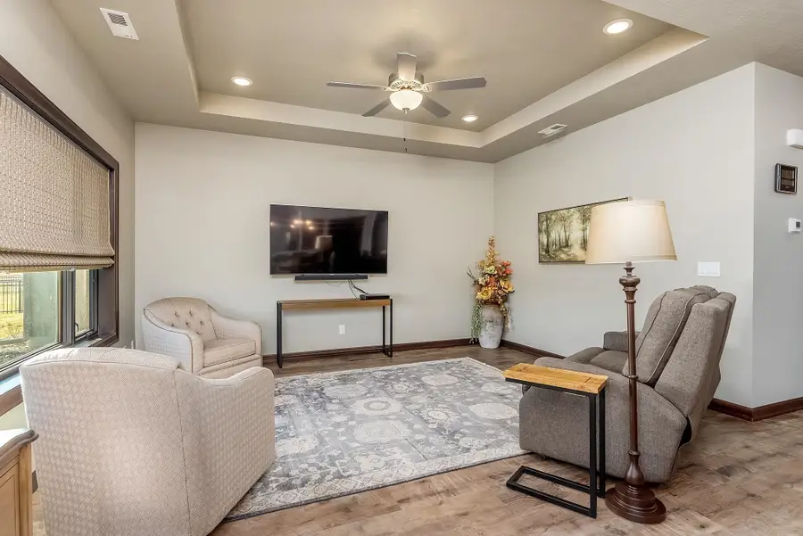 1921 S Sonoma Pl, Sioux Falls, SD 57106 - #2