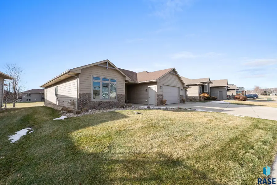 4213 S Orchid Ave, Sioux Falls, SD 57110 - #2