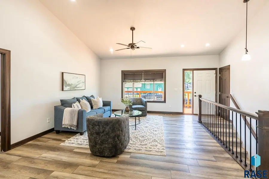 220 N Elm St, Lennox, SD 57039 - #3