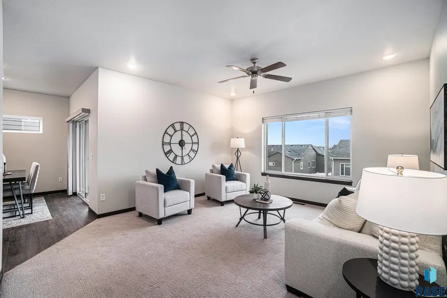 7805 E 44th St, Sioux Falls, SD 57110 - #2