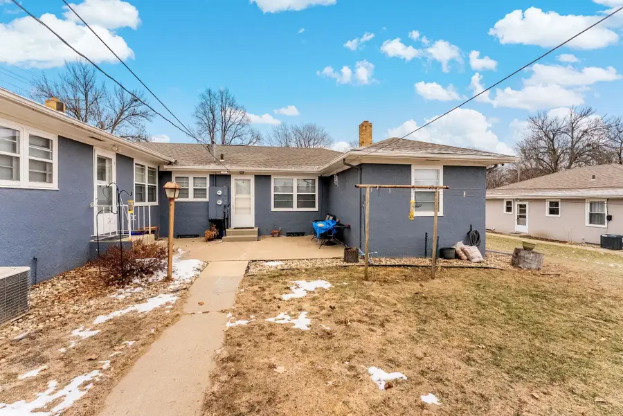 2001 W 22nd St, Sioux Falls, SD 57105 - #3