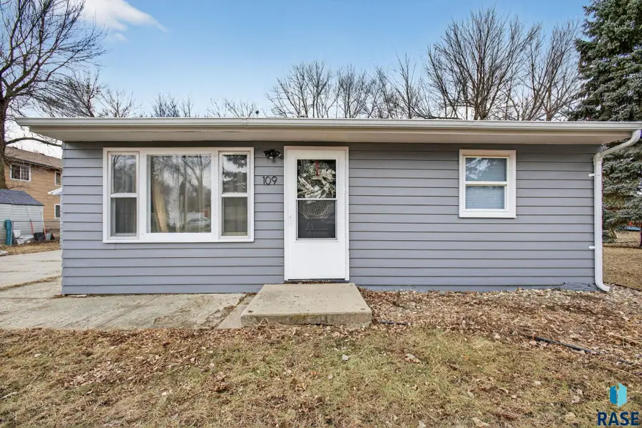 109 S Columbia St, Harrisburg, SD 57032 - #2