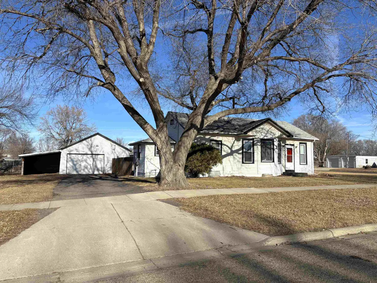 225 E 6th St, Miller, SD 57362 - #1