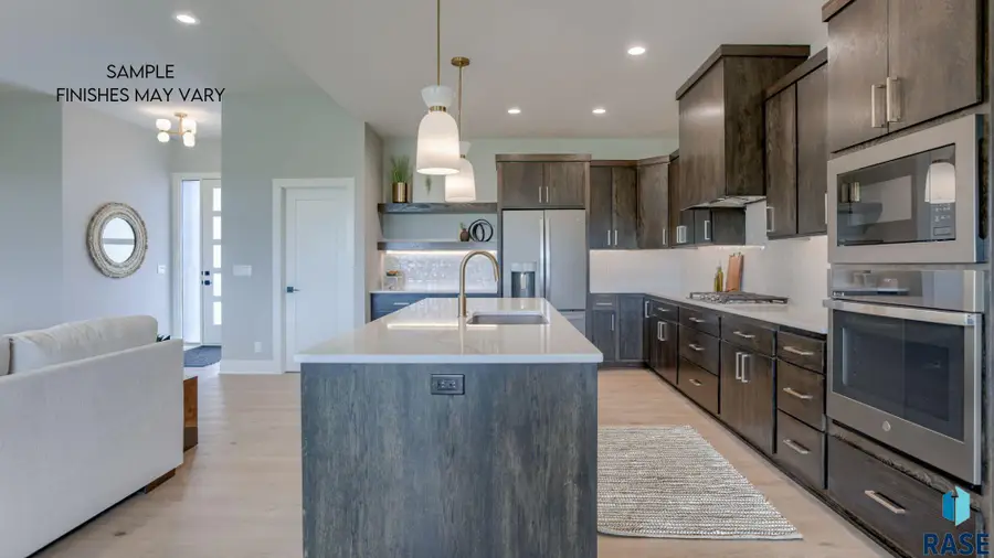 6608 E Corsair Dr, Sioux Falls, SD 57110 - #2